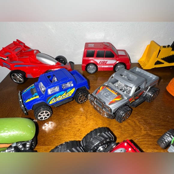 Assorted Toddler Toy Cars Set -‎ Red, Blue, Silver, Orange - Picture 3 of 7